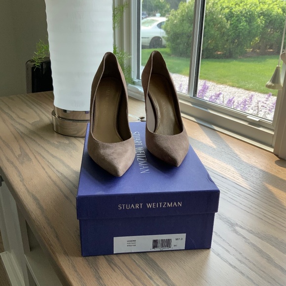 Stuart Weitzman  suede (legend) pump.  Color:  Haze - Picture 1 of 3